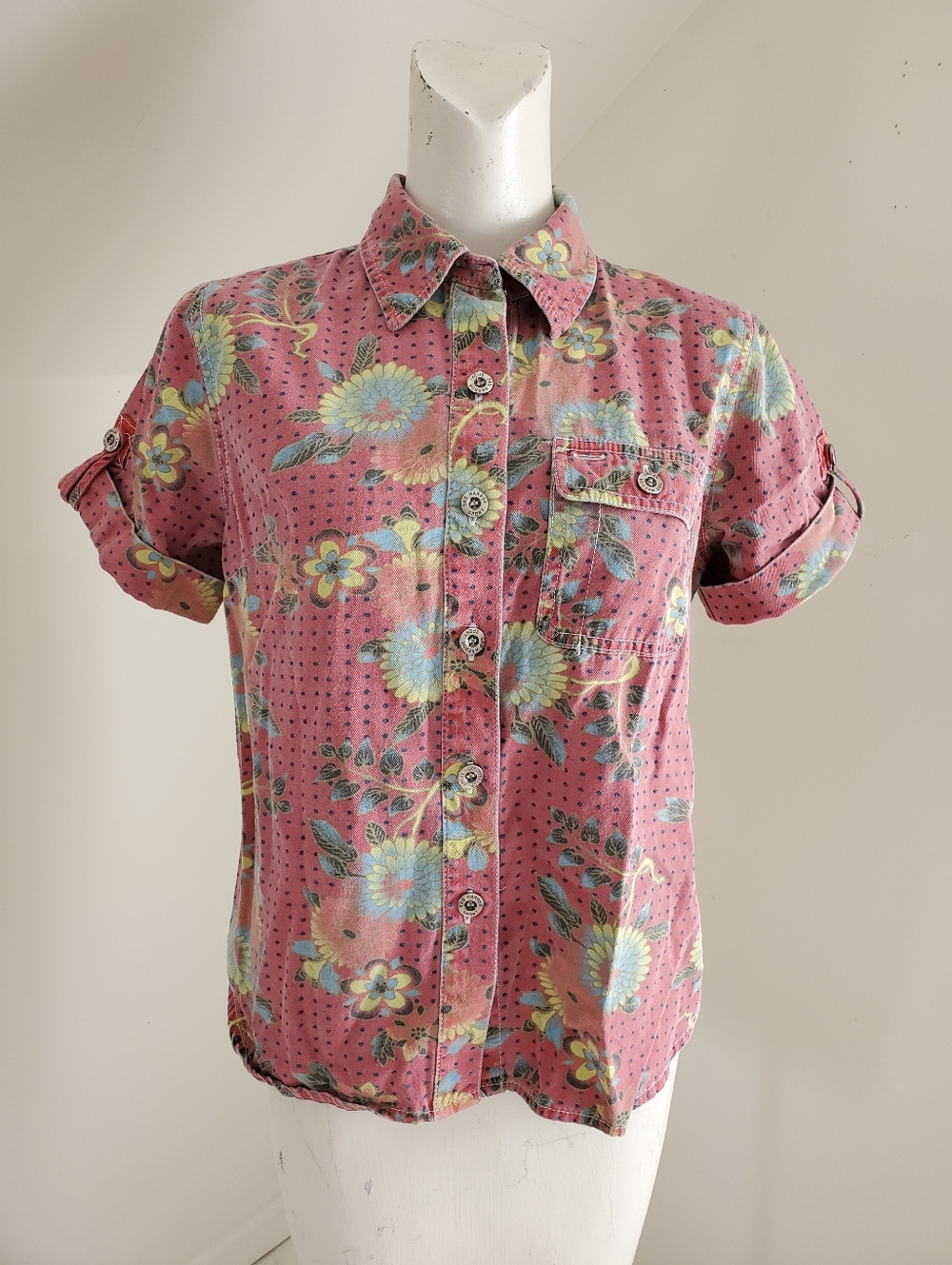 Sag Harbor Sport Petite Pink Denim Floral Button Front Short Sleeve Shirt